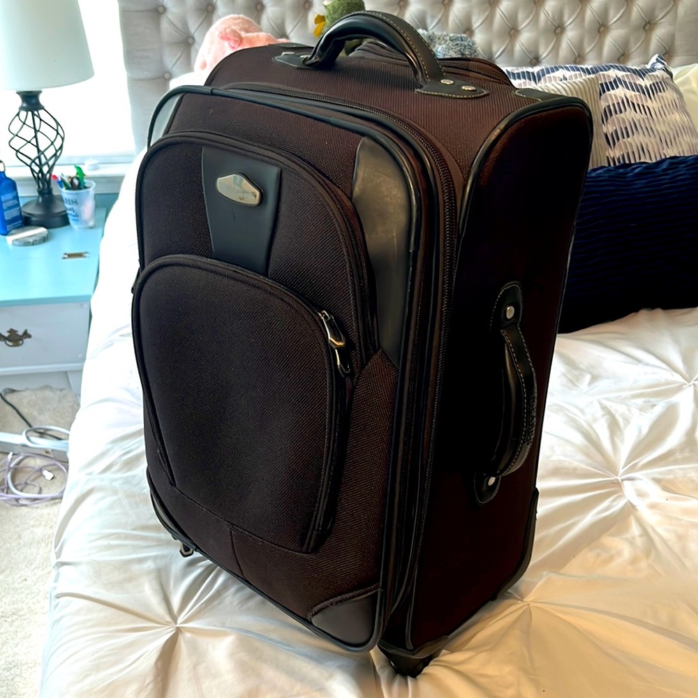 Carry On Luggage- Ricardo- Beverly Hills carry on 4 wheel spinner-
